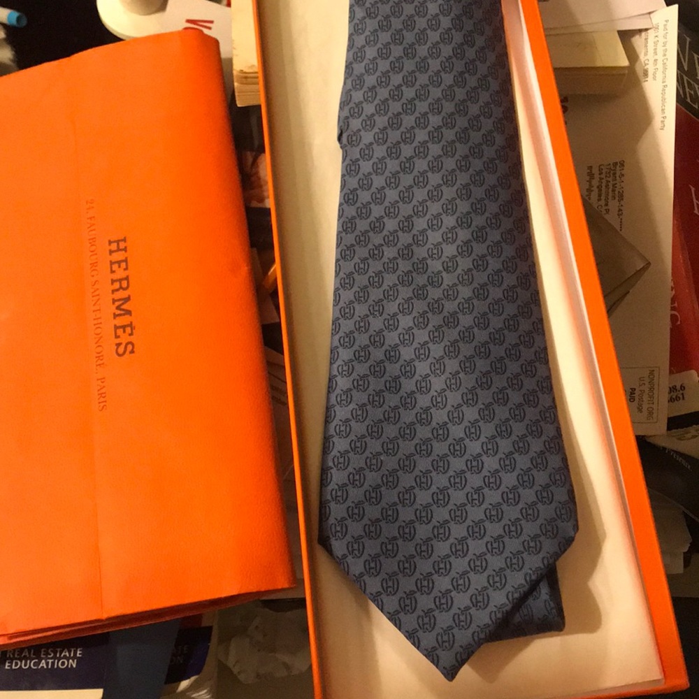 Hermes “New York” Tie Big Apple 🍎Statement Piece!